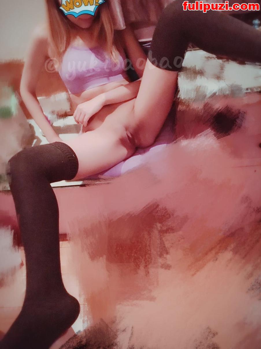 极品浪蹄子【何弃疗】推特放飞自我 真空外出劈腿秀骚逼写字羞辱【249P+7V/76M】
